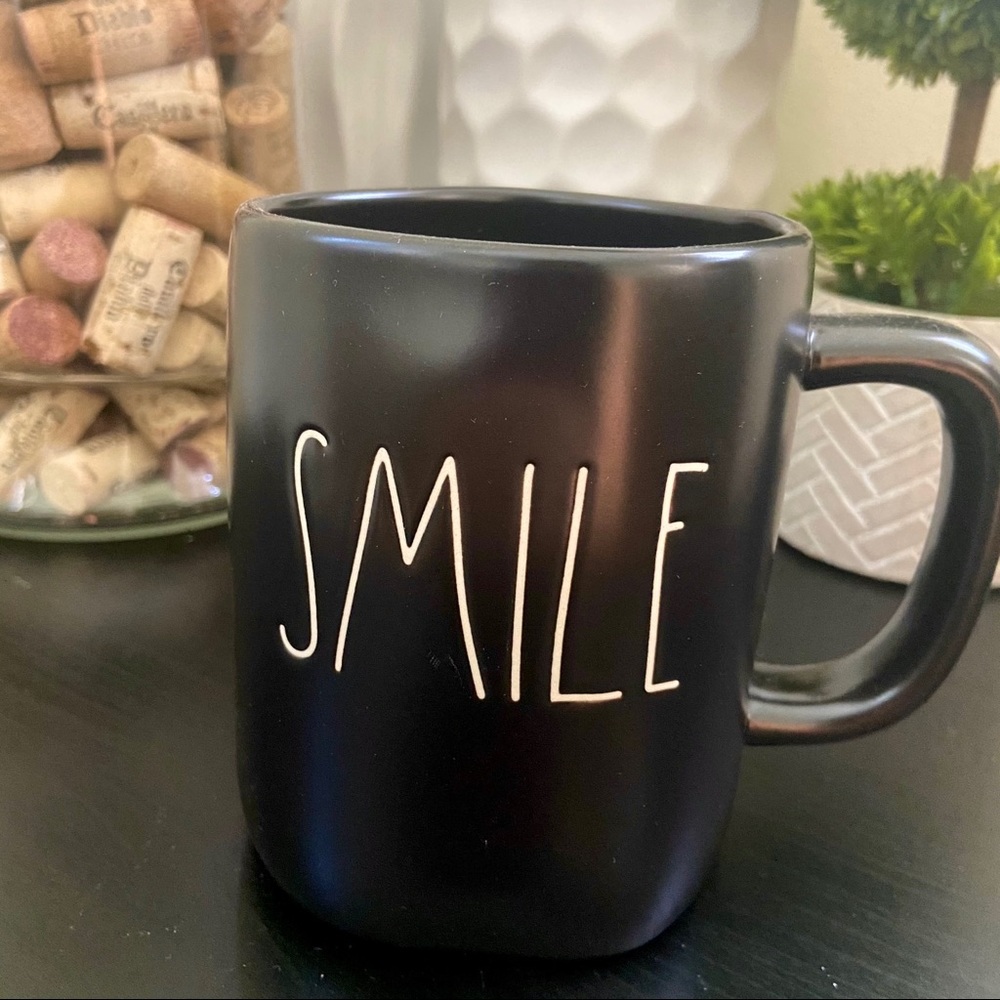 Rae Dunn ‘SMILE’ Black Mug